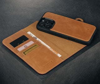 Card slots and detachable cover of the Maroon Nubuck Leather Case (with detachable cover) for iPhone 16 Pro Max