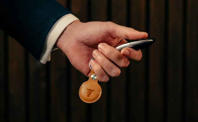 Porte-Clés AirTag en Cuir Feature Focus