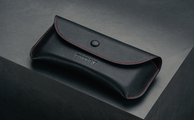 Étui à Lunettes de Soleil en Cuir Feature Focus